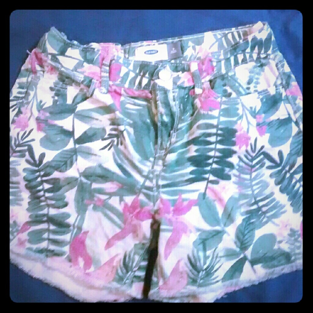 Old Navey Hawaiian patterned shorts